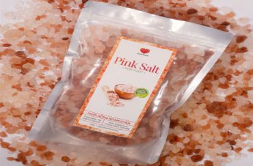 Ngâm chân mỗi tối với đá muối - cách đơn giản để cả nhà luôn khỏe