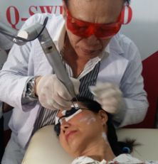 BS Nguyễn Kim Khoa - trưởng khoa Ngoại – Phong, BV da liễu TP.HCM