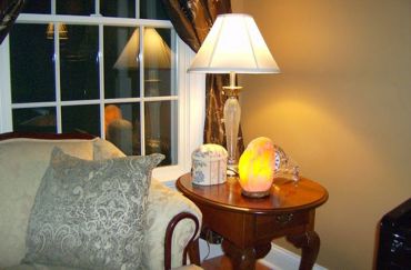 Bừng sáng không gian sống của bạn với đèn đá muối Lovestone