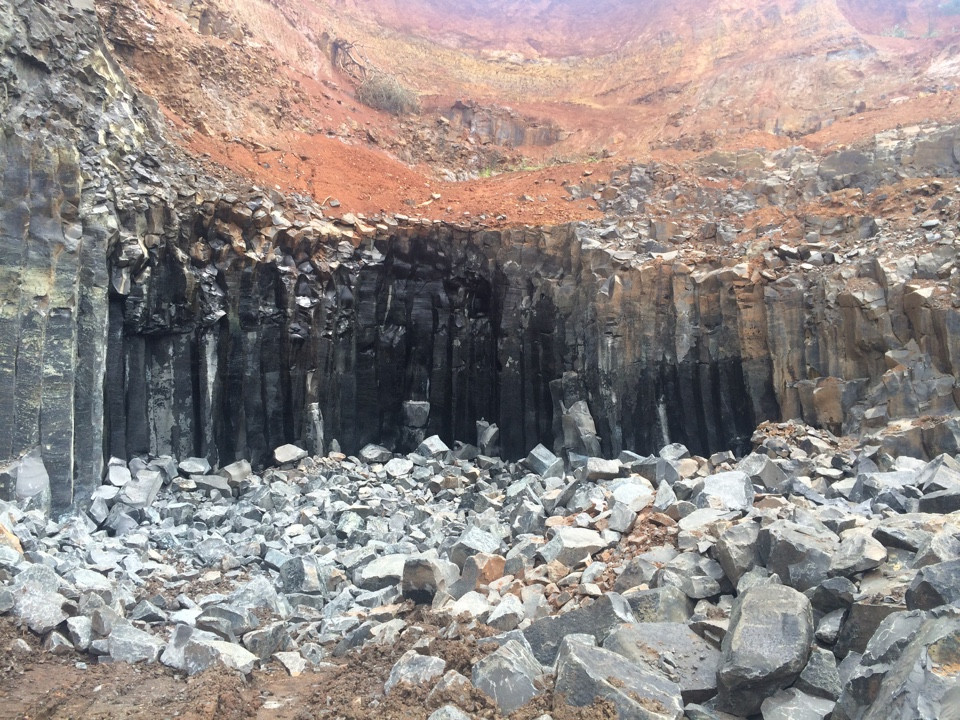 Một mỏ đá bazan tại Tây Nguyên Một mỏ đá bazan tại Tây Nguyên