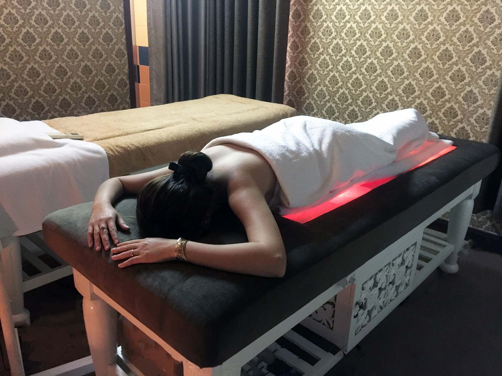 Giường đá muối Himalaya sử dụng tại spa 