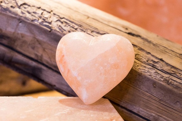 Đá muối massage hình trái tim 