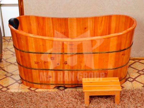 Bồn tắm gỗ oval được gia đình ưa chuộng