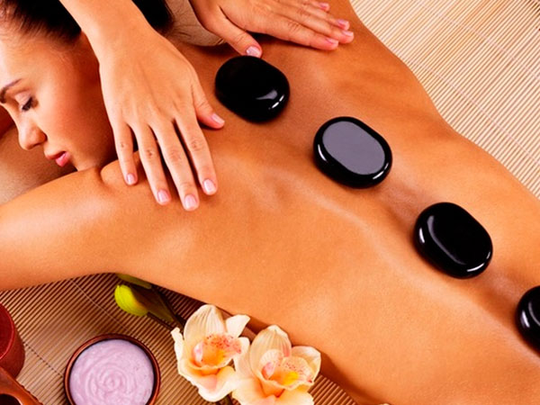 Liệu pháp massage đá nóng tại Day spa Liệu pháp massage đá nóng tại Day spa