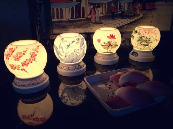 Xông tinh dầu mang đến cho bạn không gian thư giã nhẹ nhàng, tràn ngập hương thơm Xông tinh dầu mang đến cho bạn không gian thư giã nhẹ nhàng, tràn ngập hương thơm