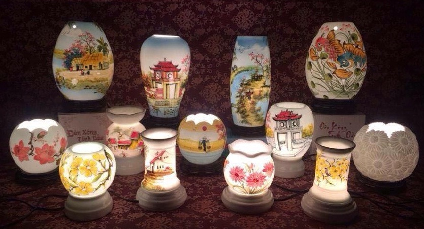 Mai Hân Spa có đa dạng các loại đèn xông tinh dầu với kiểu dáng, chất liệu khác nhau Mai Hân Spa có đa dạng các loại đèn xông tinh dầu với kiểu dáng, chất liệu khác nhau