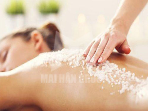 Tẩy tế bào chết lưng tại Day spa Tẩy tế bào chết lưng tại Day spa