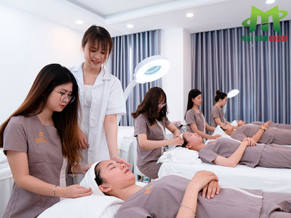 Tuyển chọn và đào tạo nhân viên Tuyển chọn và đào tạo nhân viên