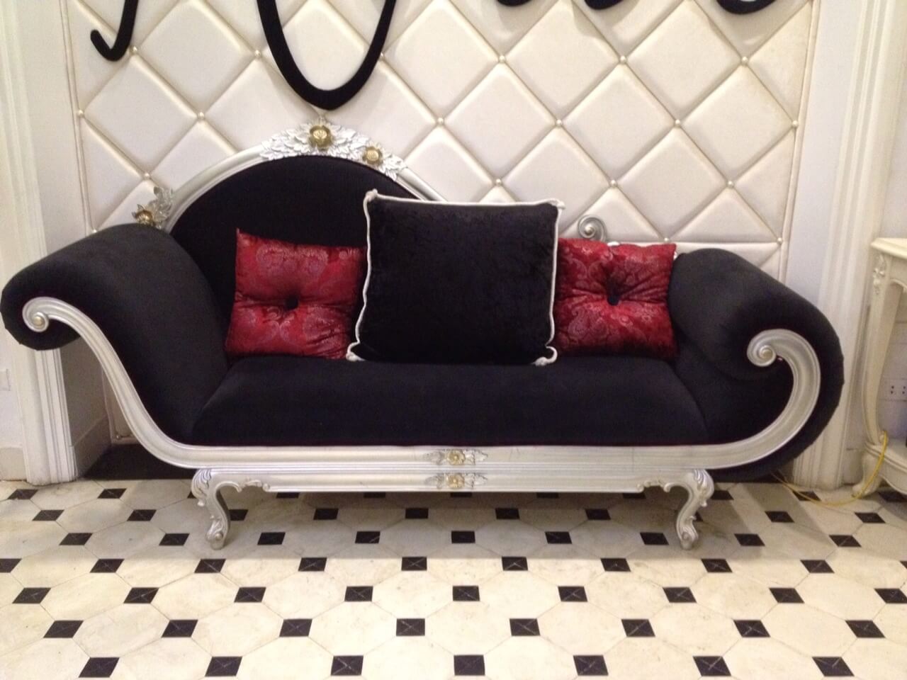 Đội ngũ chuyên viên tư vấn Mai Hân Spa sẽ giúp bạn sở hữu những bộ sofa chất lượng nhất