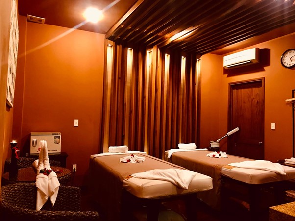 Giường massage, tủ hấp khăn và cần xông hơi do Mai Hân thiết kế và cung cấp phù hợp với không gian Giường massage, tủ hấp khăn và cần xông hơi do Mai Hân thiết kế và cung cấp phù hợp với không gian