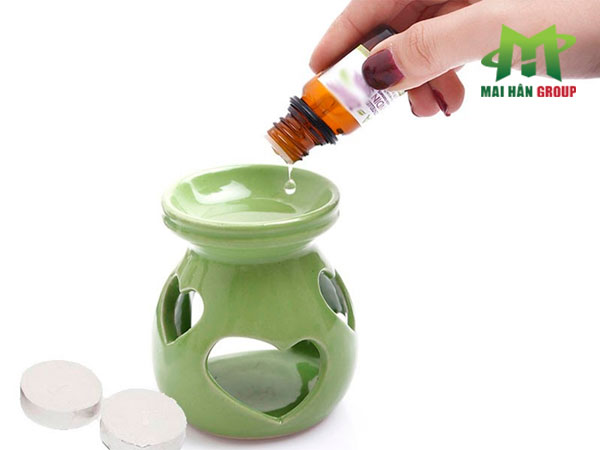 Nhỏ tinh dầu vào nước ấm