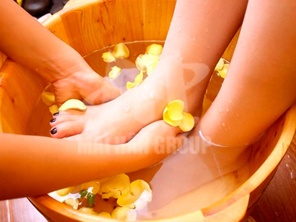 Lợi ích khi ngâm chân nước nóng