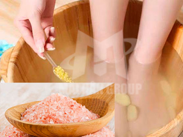 Ngân chân nước nóng với muối