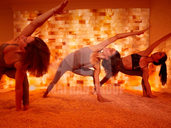 Hình thức Hot Yoga (Tập yoga trong phòng đá muối Himalaya) Hình thức Hot Yoga (Tập yoga trong phòng đá muối Himalaya)