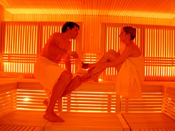 Giảm cân với phòng xông hơi hồng ngoại tại nhà hoặc spa