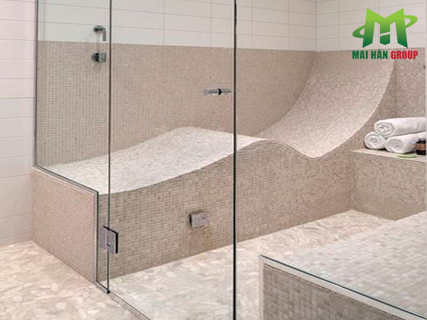 Mẫu phòng xông hơi ướt kính kết hợp xây bệ ngồi hoặc nằm