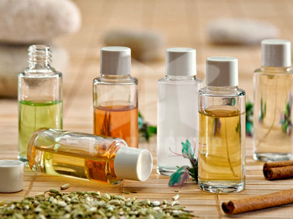 Tinh dầu thiên nhiên là sản phẩm được chiết xuất từ hoa lá, cây cỏ...