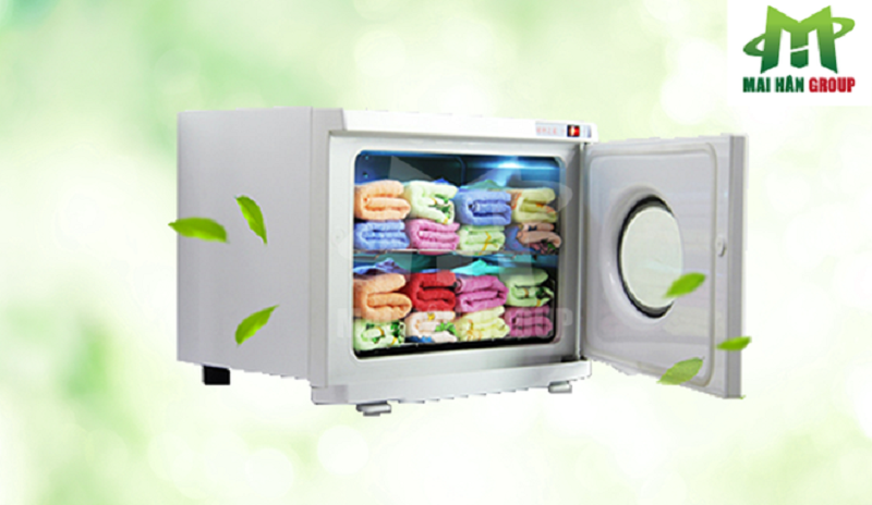 Luôn phải cuộn và xếp khăn gọn gàng trước khi đặt vào tủ